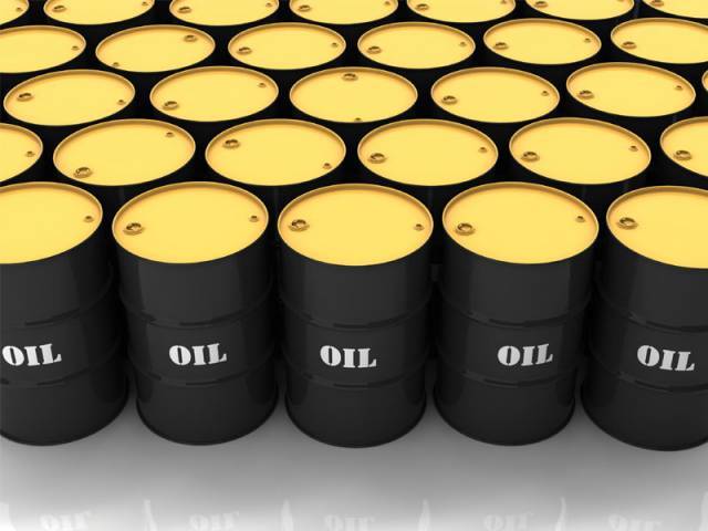 تیل کی قیمتوں میں کمی سے پاکستان کو پٹرولیم درآمدات میں پونے4ارب ڈالر کی بچت