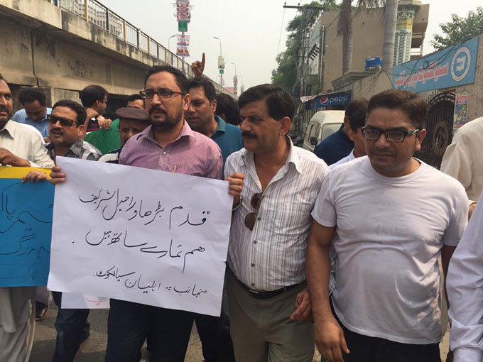 بھارتی جارحیت ، گولہ باری اور بلااشتعال فائرنگ کے خلاف سیالکوٹ میں صحافیوں کا احتجاجی مظاہرہ