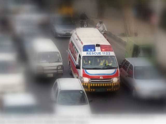 تیز رفتار پولیس وین کی ٹھوکر سے موٹر سائیکل سوار دو افراد شدید زخمی