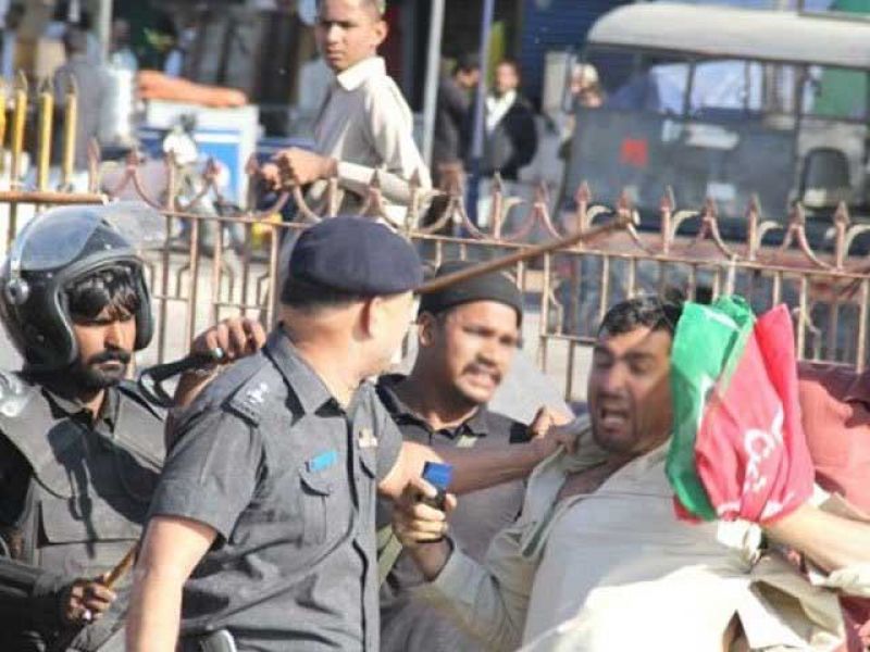 پاکستان تحریک انصاف کے خلاف کریک ڈائون، بیاسی کارکن گرفتار