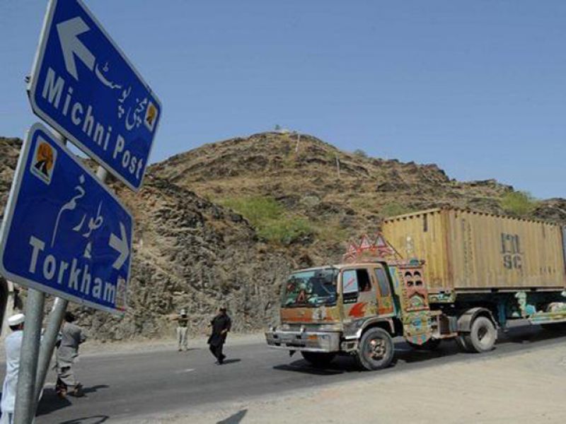 پاکستان نے طورخم بارڈر پر افغان ڈرائیوروں کیلئے ویزا کی رعایت ختم کر دی، مکمل دستاویز رکھنے کی ہدایت