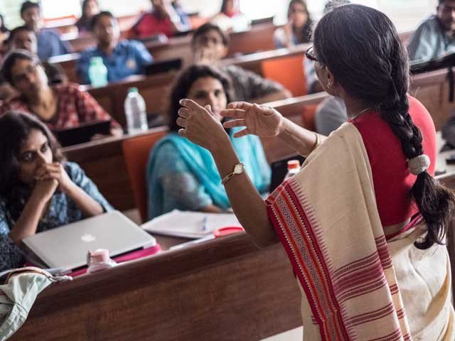 سری دیوی نے بطور خواجہ سرا ممبئی یونیورسٹی میں داخلہ لے لیا