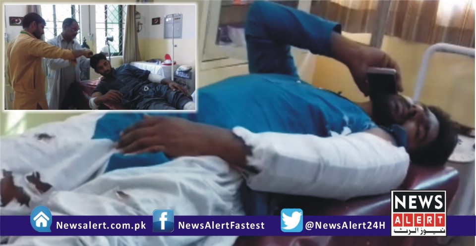 کھاریاں:ٹریکٹراورموٹرسائیکل میں تصادم، جہلم کےدونوجوان شدید زخمی