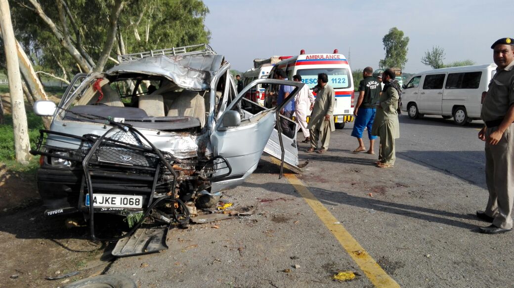 دینہ:ایمبولینس حادثہ کا شکار،7افراد زخمی 3کی حالت تشویشناک!