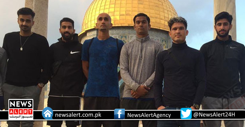 قومی فٹبال ٹیم نے مسجد اقصٰی میں نماز جمعہ ادا کی