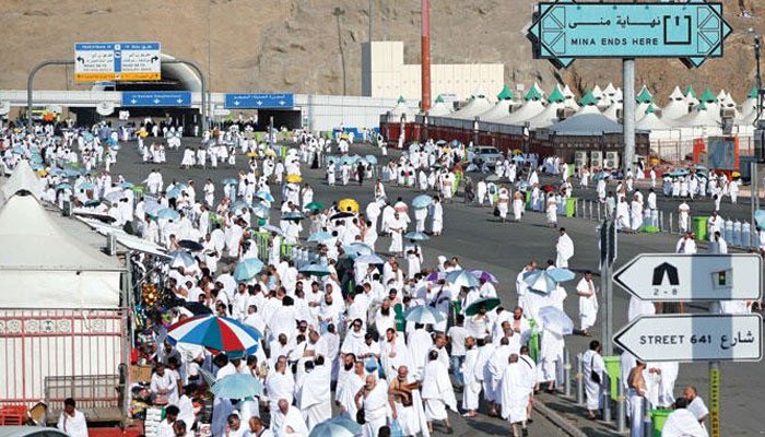 لبیک اللہم لبیک کی صدائیں بلند: دنیا بھر سے آئے لاکھوں عازمین منیٰ روانہ