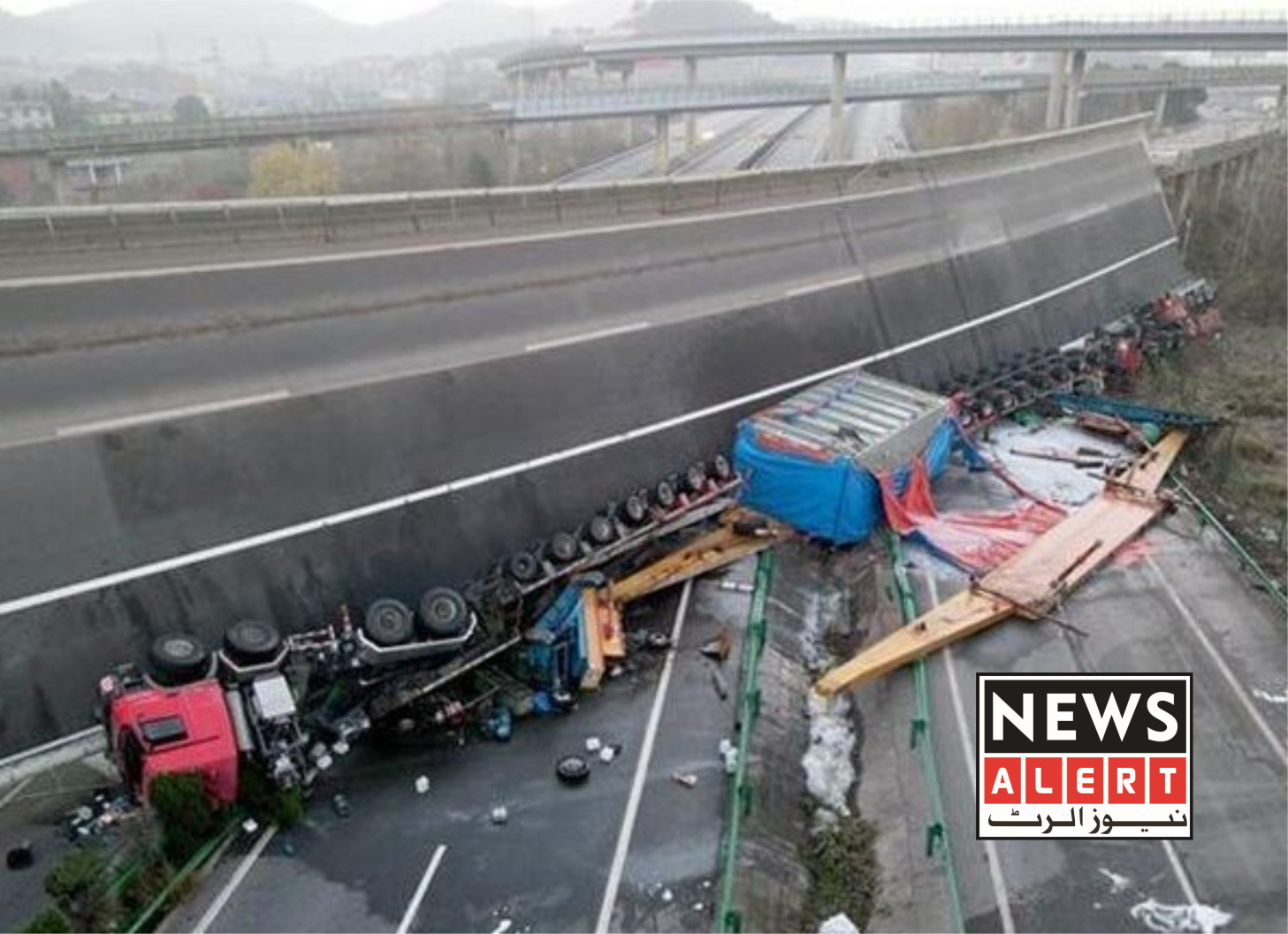 چین :چائنہ میں بہت بڑا پل ٹرکوں کے وزن سے گر گیا ، 4 ہلاک 8 زخمی