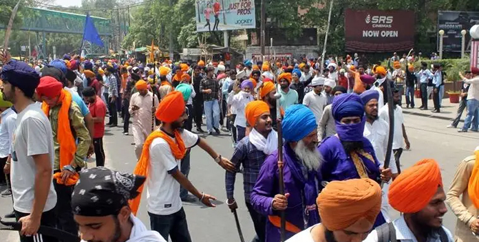 بھارت: پنجاب میں سکھوں اور ہندوں کے درمیان فسادات،کرفیو نافذکر دیا گیا