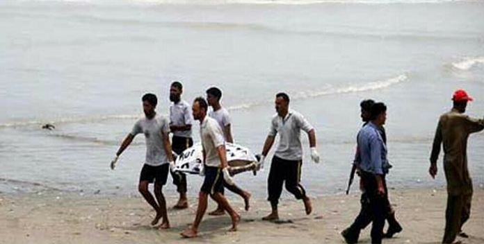 کراچی : سمندر میں نہانے کے دوران ڈوبنے والے 4 افراد کی لاشیں نکال لی گئی