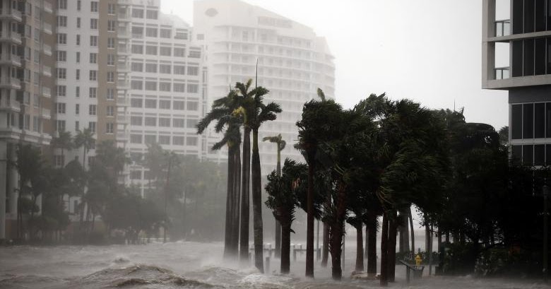 امریکا: خطرناک سمندری طوفان فلوریڈا سے ٹکرا گیا