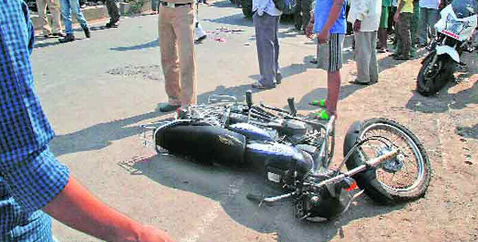 بھارت: انشورنس کی رقم کا لالچ ،شوہرنے بیوی کو ٹریفک حادثے میں مروا دیا