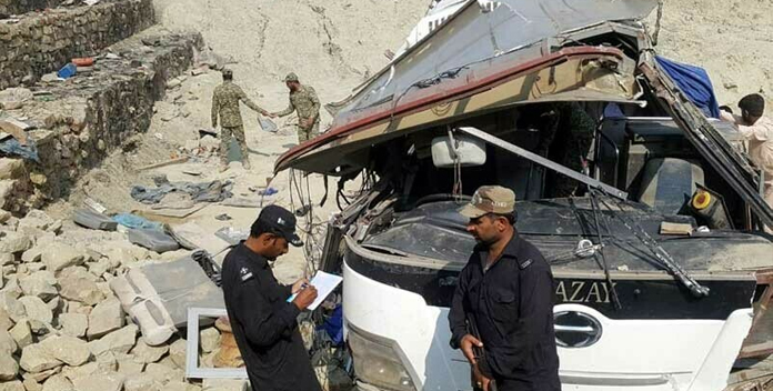 بلوچستان:لسبیلہ میں کوچ کھائی میں گرنے سے 41 مسافر جاں بحق