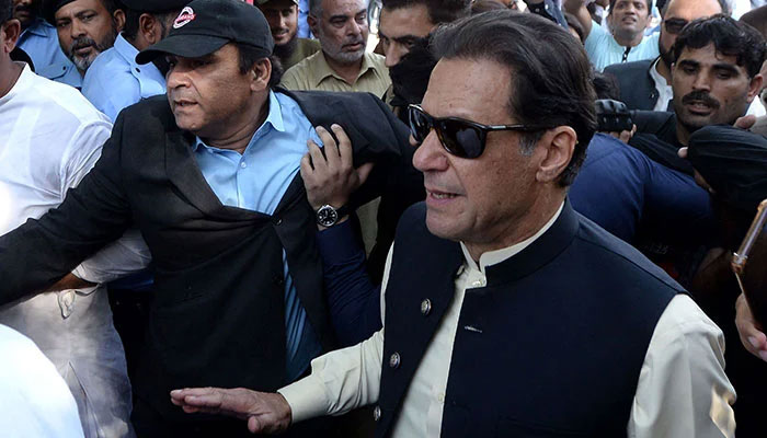 عمران خان کی اے ٹی سی اور ہائیکورٹ آمد ، ضمانتی مچلکے جمع کروا دیے