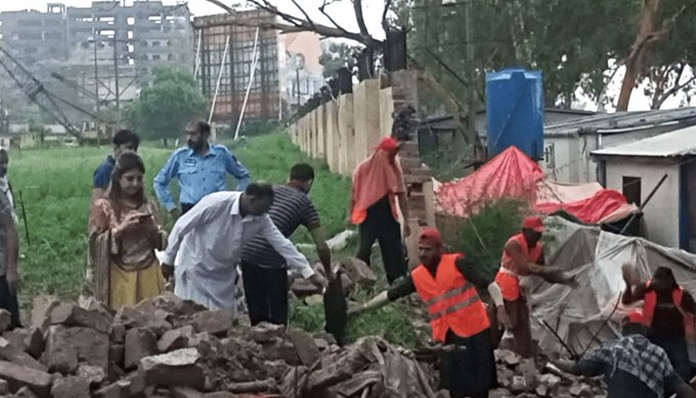اسلام آباد میں دیوار گر گئی