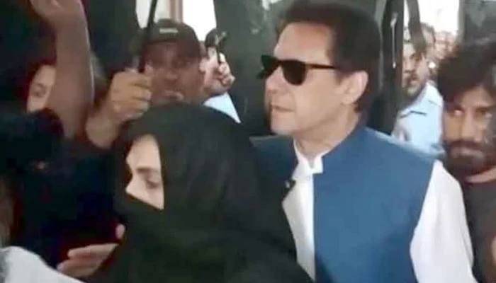 عمران خان اور انکی اہلیہ سمیت دیگر کیخلاف ریفرنس دائر