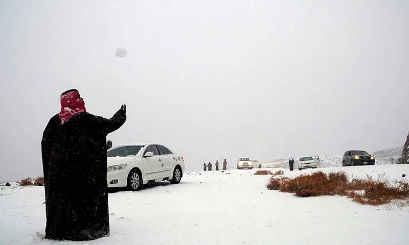 سعودی عرب میں شدید برف باری