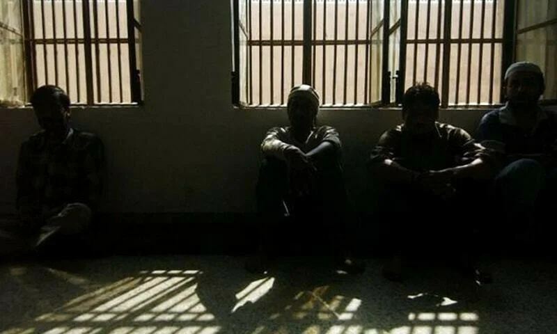 عمران خان اور شاہ محمود قریشی کو قیدیوں کے لباس الاٹ کر دیئے گئے