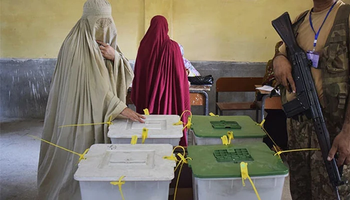 خواتین کو ووٹ ڈالنے سے روکا گیا تو الیکشن کالعدم ہو سکتا ہے، الیکشن کمیشن