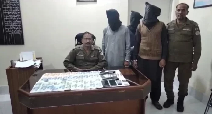 عمر دراز ڈکیت گینگ کے 02ارکان گرفتار, ملزمان کے قبضہ سے02لاکھ روپے نقدی برآمد۔