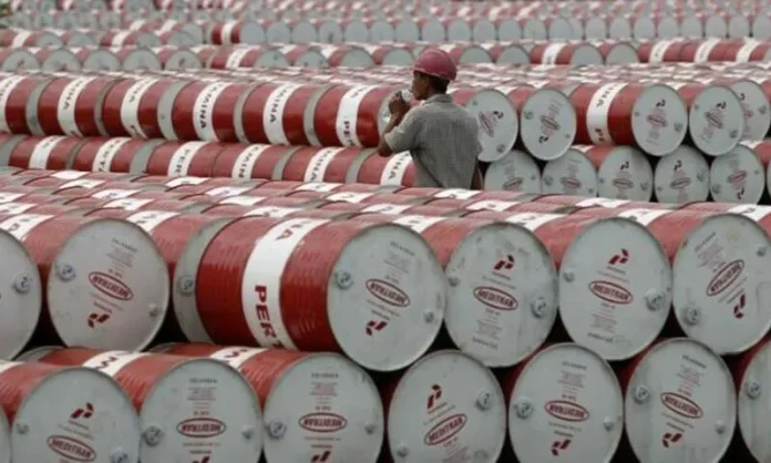 ملک میں یومیہ 4 ہزار میٹرک ٹن تیل کی اسمگلنگ کا انکشاف