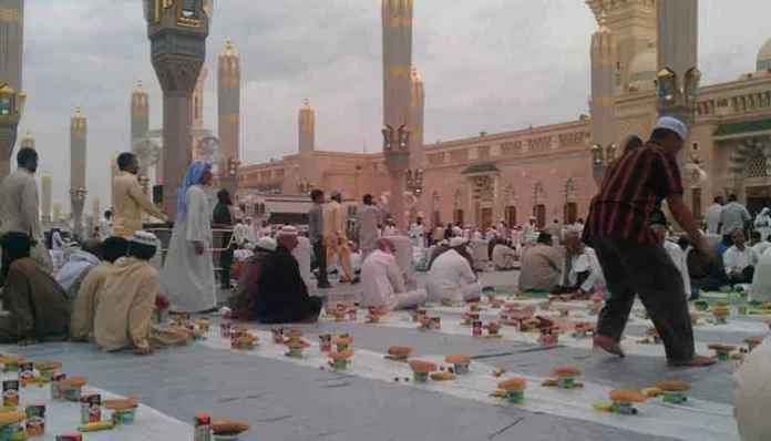 رمضان میں مساجد میں افطار کرنے پر پابندی عائد، سعودی حکومت